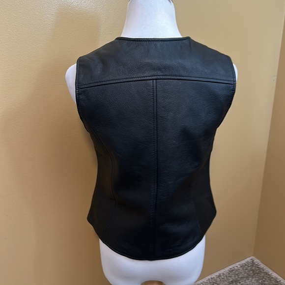 😊 First Classic Leather Motorcycle Vest Jacket - Picture 3 of 5